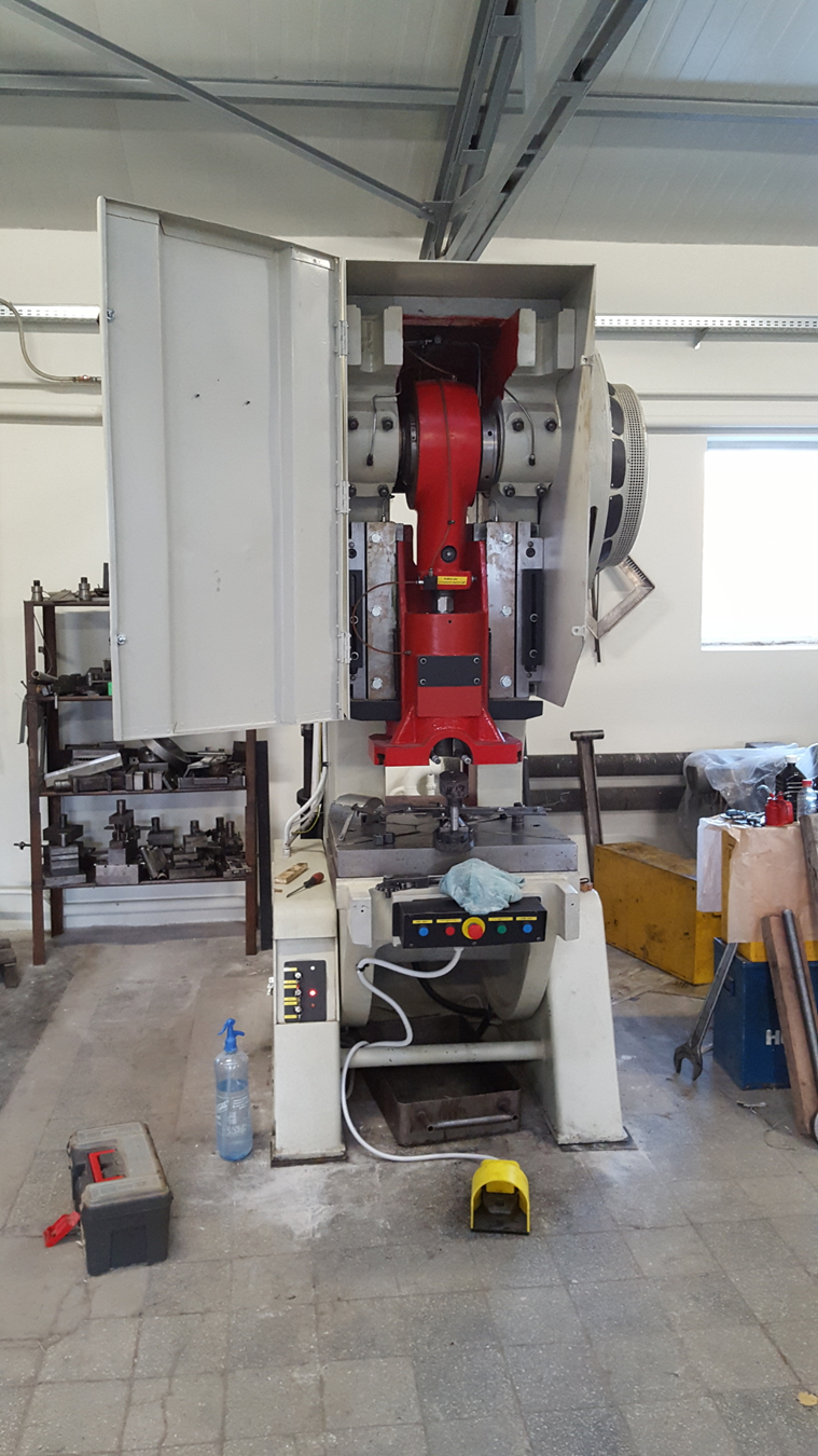 Press machine 1